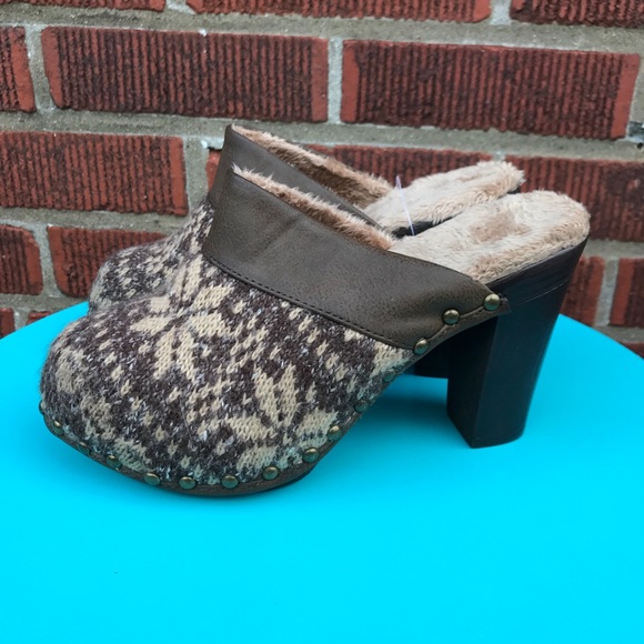 Muk Luks Kameryn Sweater Faux Fur Lined Clogs - Picture 2 of 8